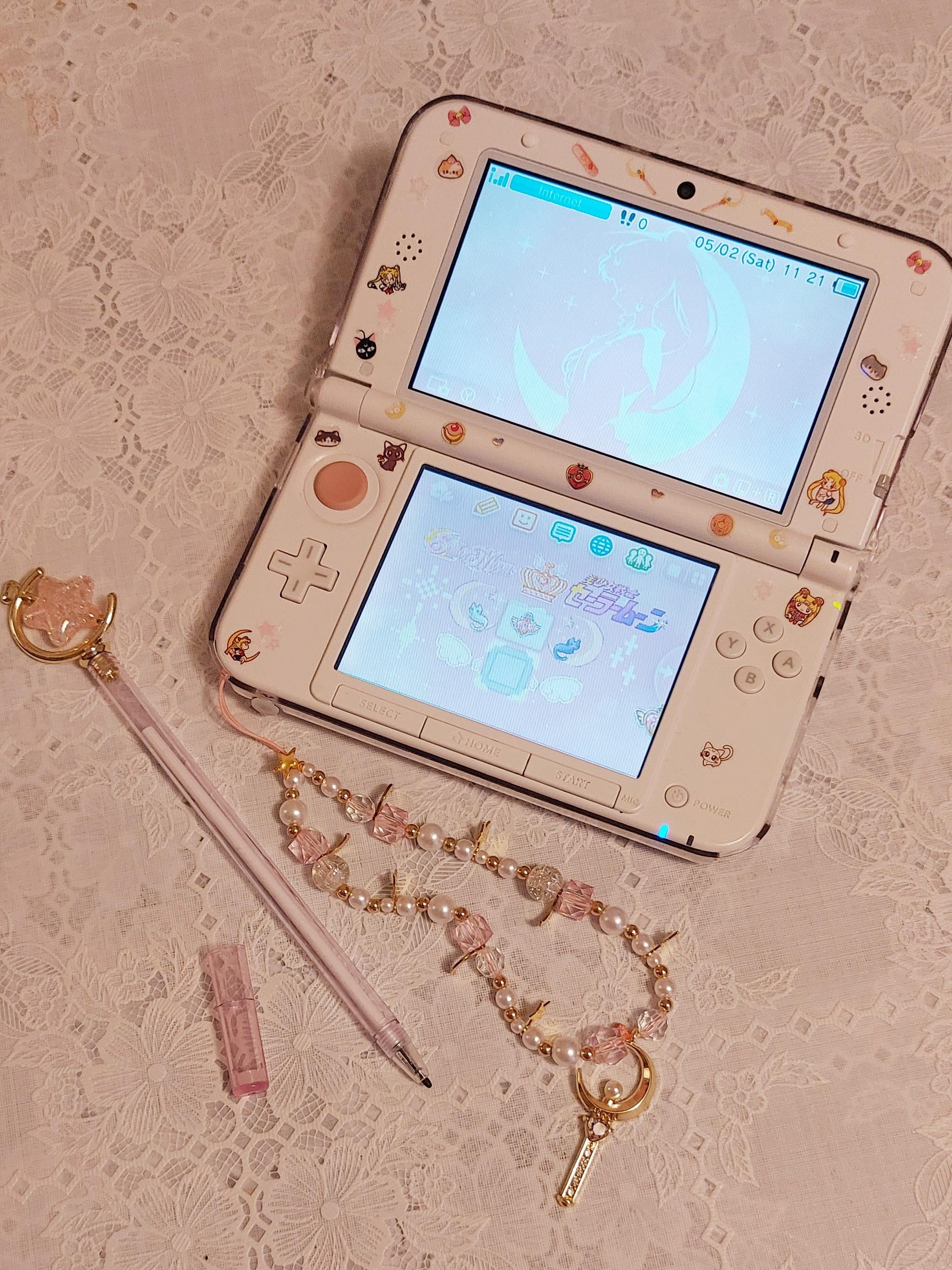 submitted 12 hours ago by Accomplished_Mail_41

Showing off my pink 3ds XL. I tried to decorate it in a Sailor moon style and I might have gone too far with it😭
But i love her nonetheless! what do you guys think of it?🩷✨️
(Had to reupload this post cause I posted it on a wrong day)